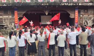 再走长征路途，赓续长征精神